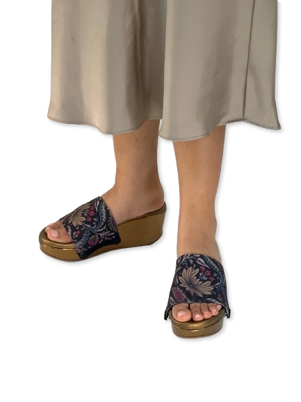 Elegant Ethnic Women Shoes Strap